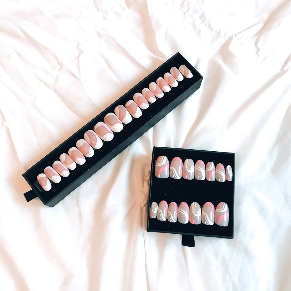 Set of 2 Glue-On/Press-On Nails